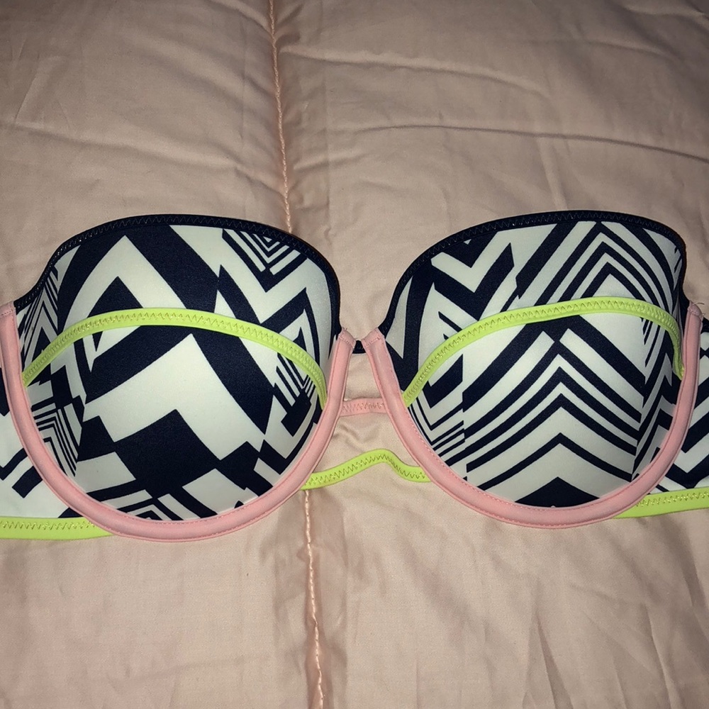 Victoria’s Secret strapless bikini top